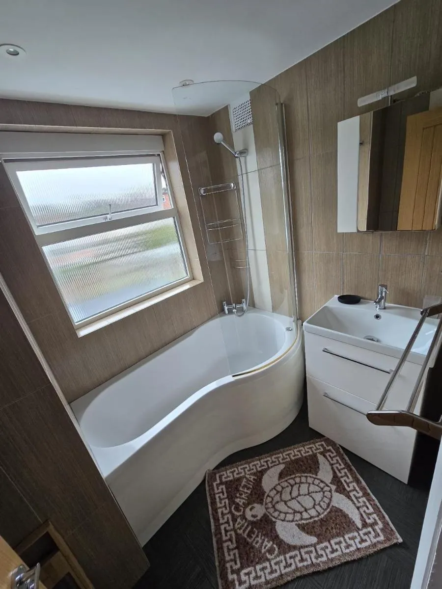 Image 5 of 4 bed house close to Allianz Stadium, LHR and London 20mins away