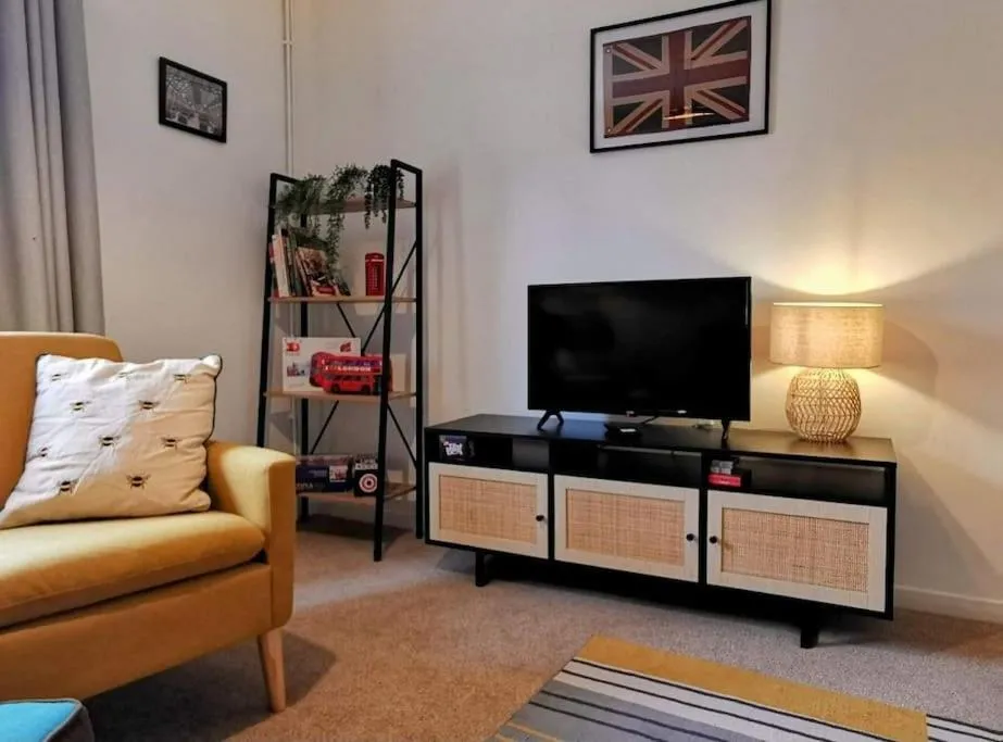 Image 5 of 4 bedroom family home on Piccadilly line