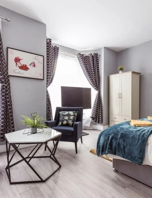 Image 4 of 4 bedroom house, 2 Min Walk From Station