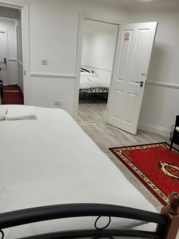 Image 1 of 525 Romford Rd, Basement Flat