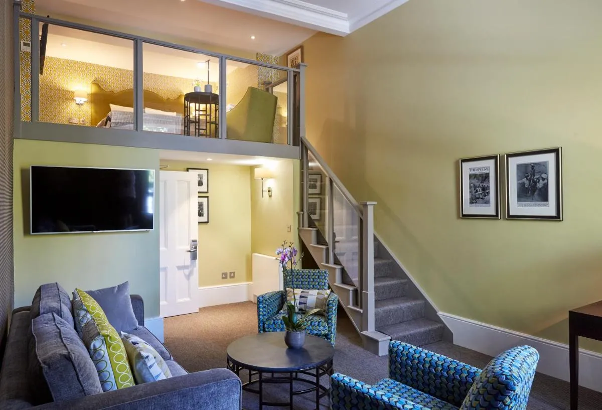 Image 3 of 54 Queen’s Gate Hotel
