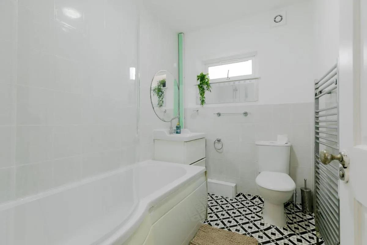 Image 3 of 5BR House, Free Parking offA12, Contractor, Big Families, Relocation