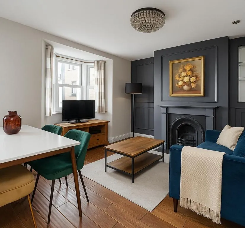 Image 1 of 5 Bed Apartment in Hammersmith