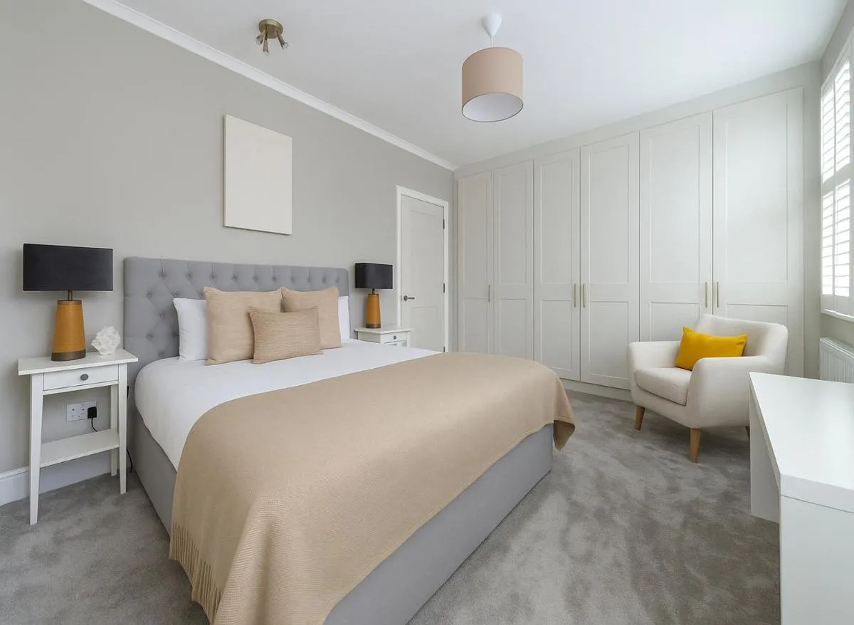 Image 4 of 5 Bed Apartment in Hammersmith