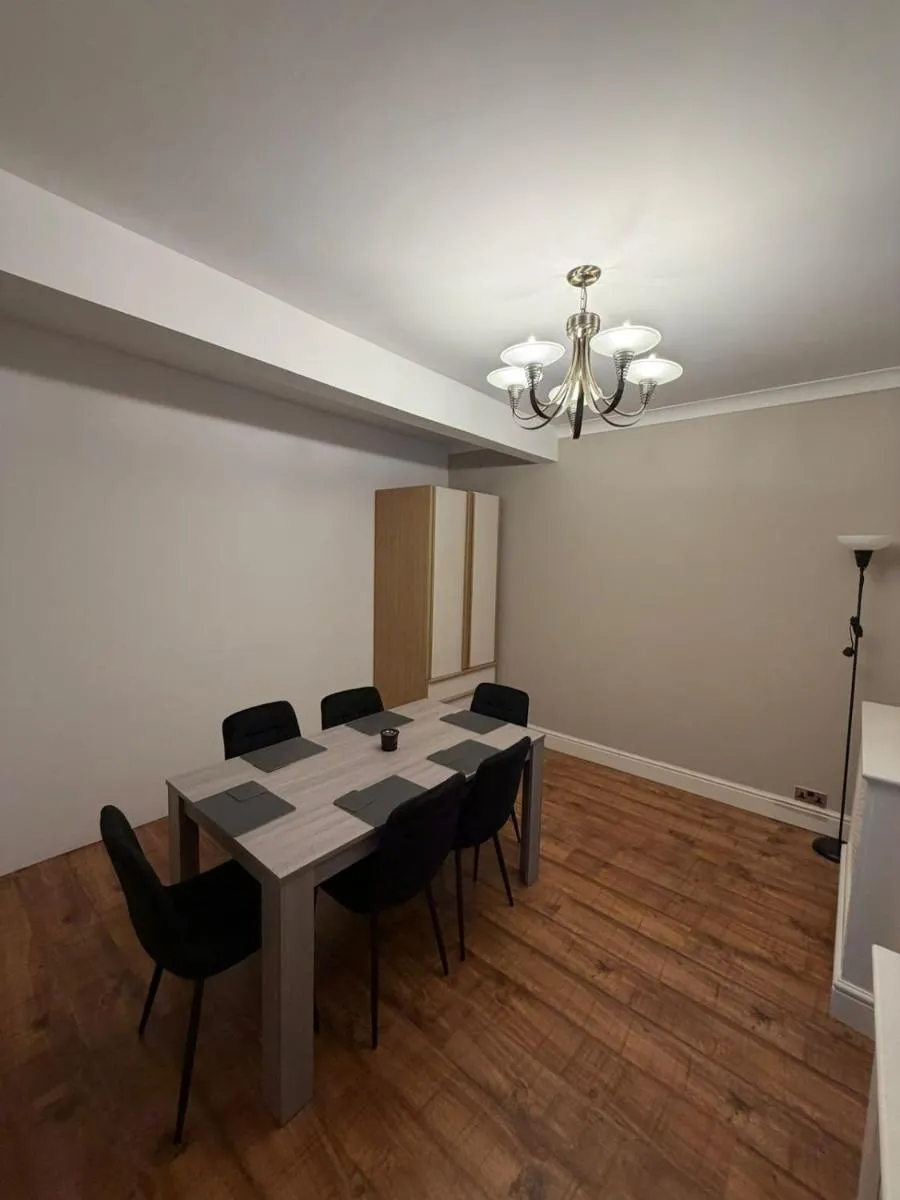 Image 5 of 5 Bed cosy family home near Heathrow l London