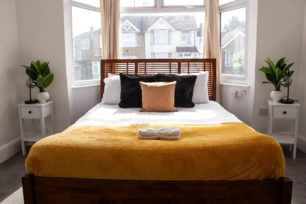 Image 1 of 6-Bed Contractor Home, Wembley