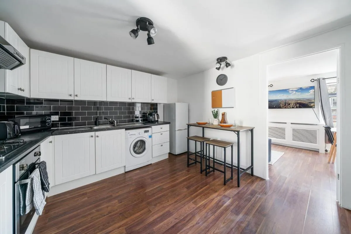 Image 4 of 6 Bedrooms Entire Property in Central London