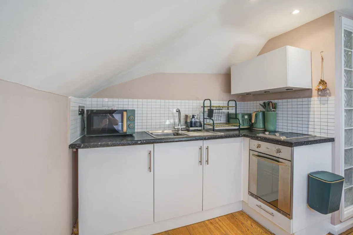 Image 4 of 7even Clouds Oasis- Stylish Apartment Near Westfield
