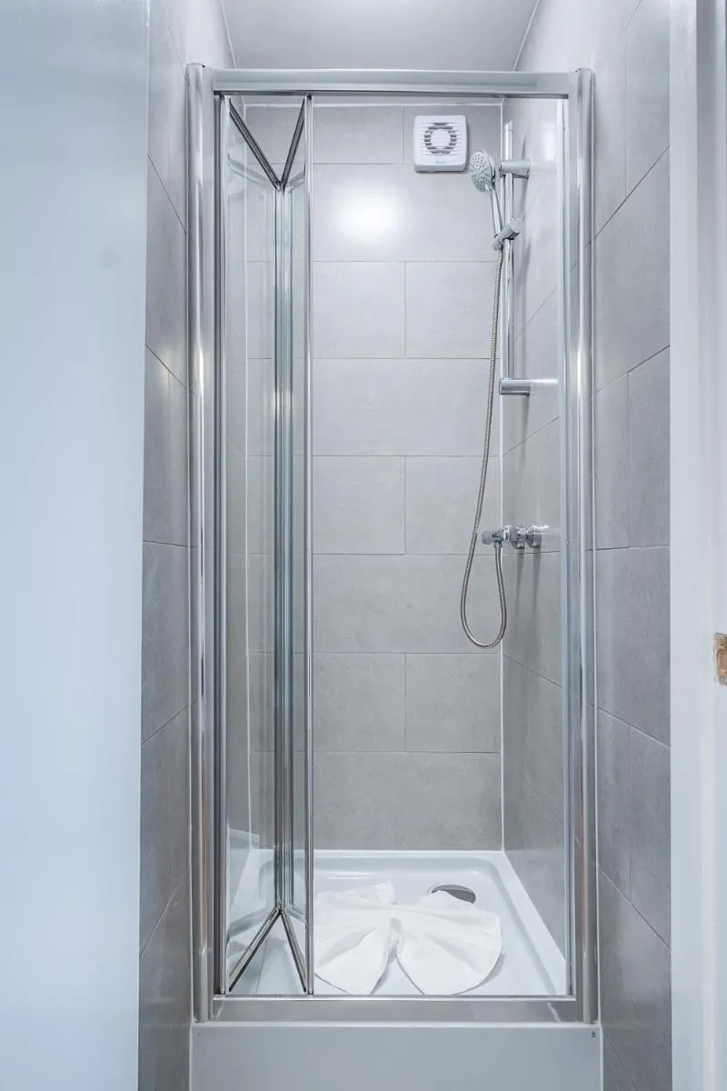 Image 4 of 8 Self-Contained Units Ideal for Contractors & Long Stays