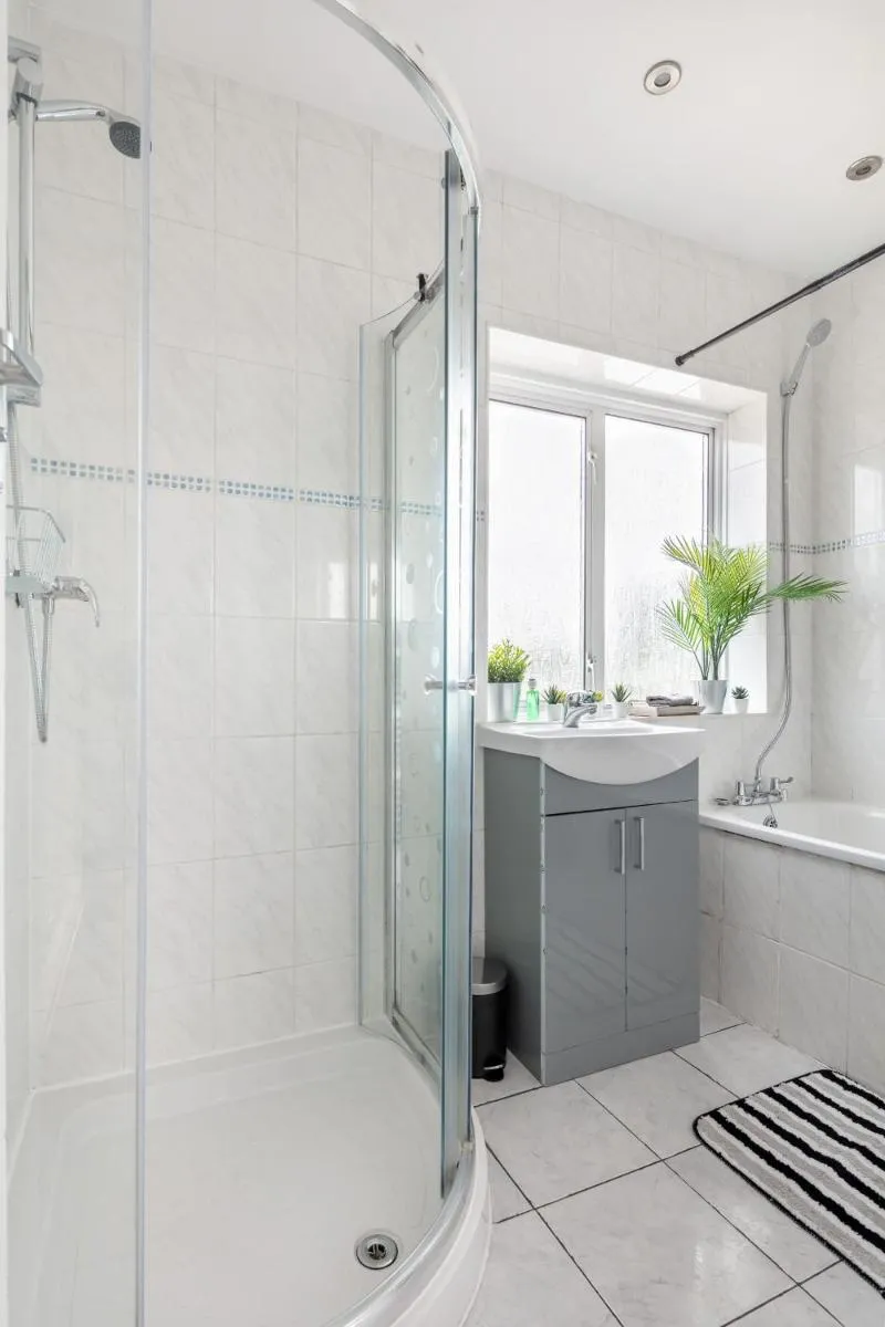 Image 4 of 9RA – 4BD House – Wembley Views