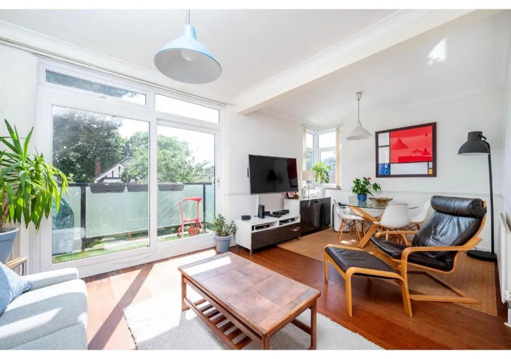 Image 1 of A Charming 1BR apartment in Bromley
