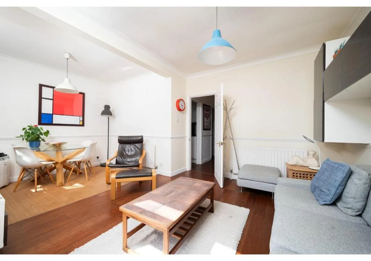Image 3 of A Charming 1BR apartment in Bromley