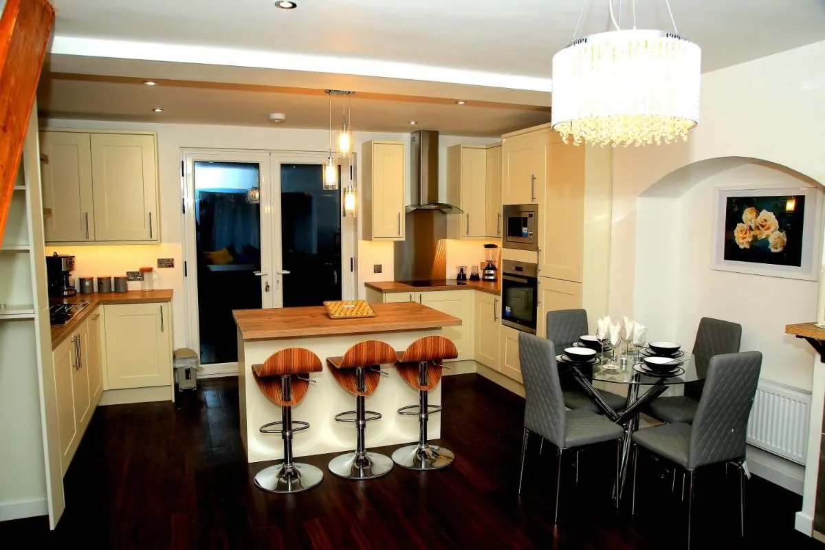 Image 4 of A Modern, Comfy Newly Remodeled 2bd House