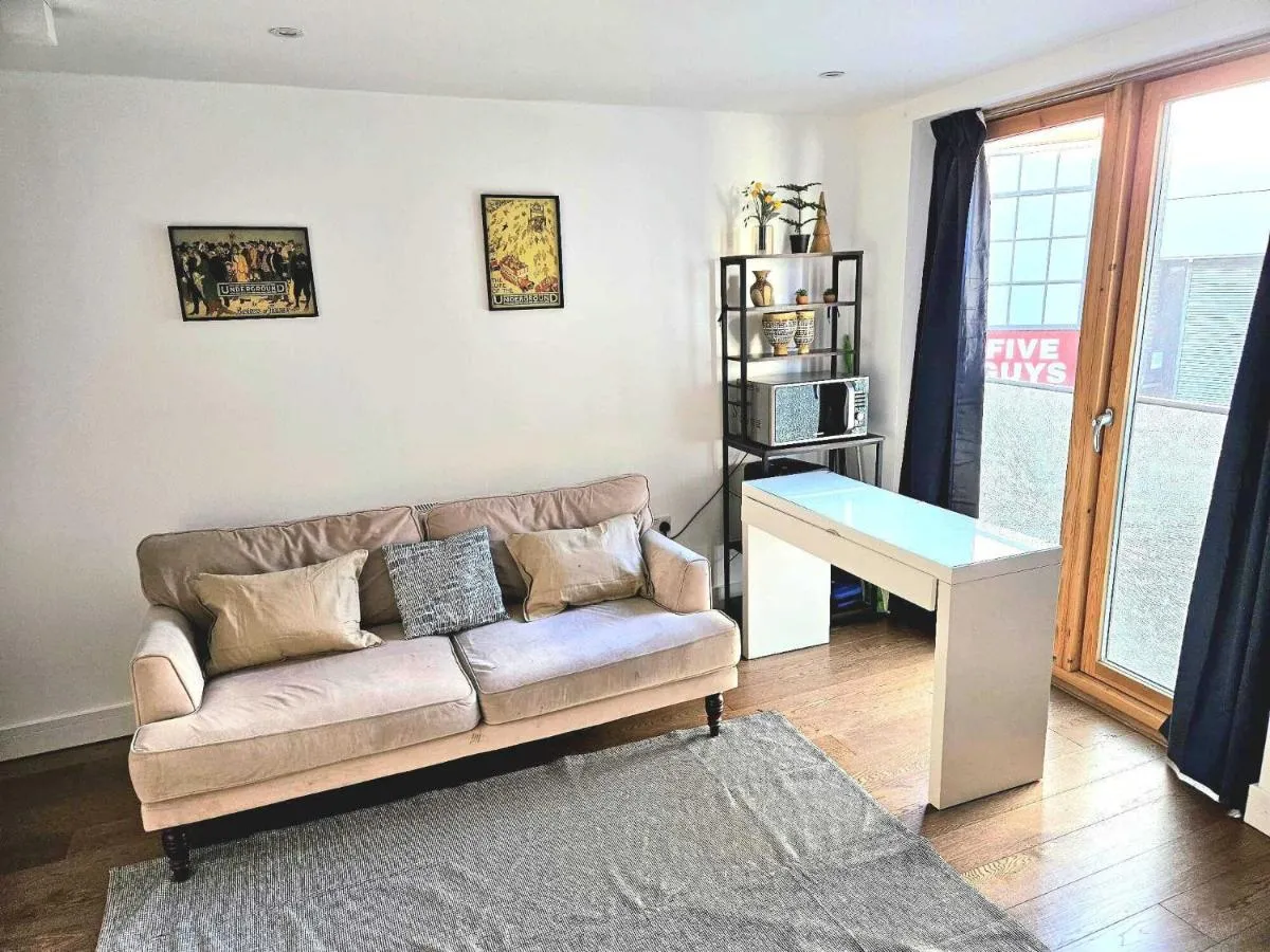 Image 3 of A Peaceful & Stylish Retreat in Vibrant London