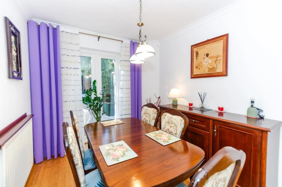 Image 4 of A Riverside Paradise in The City w Garden and Free Parking – A 2 Bed Home in London Sleeps 4!