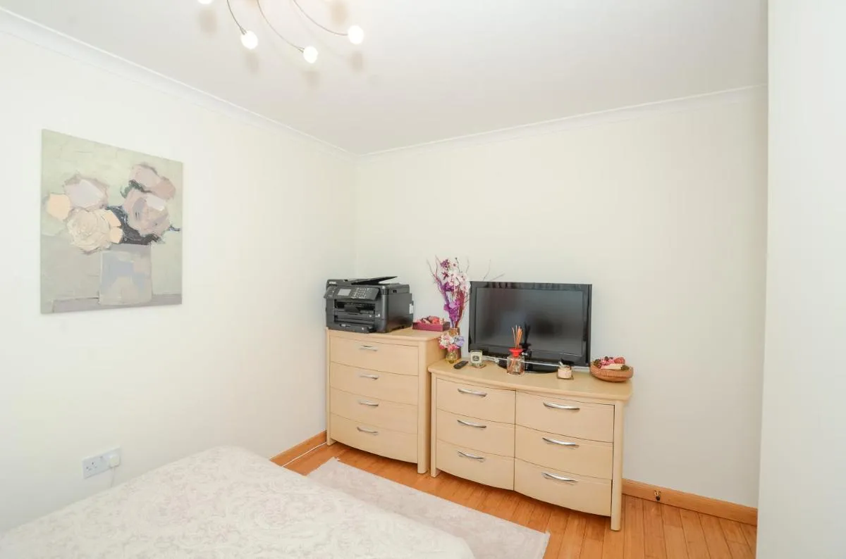 Image 5 of A Riverside Paradise in The City w Garden and Free Parking – A 2 Bed Home in London Sleeps 4!