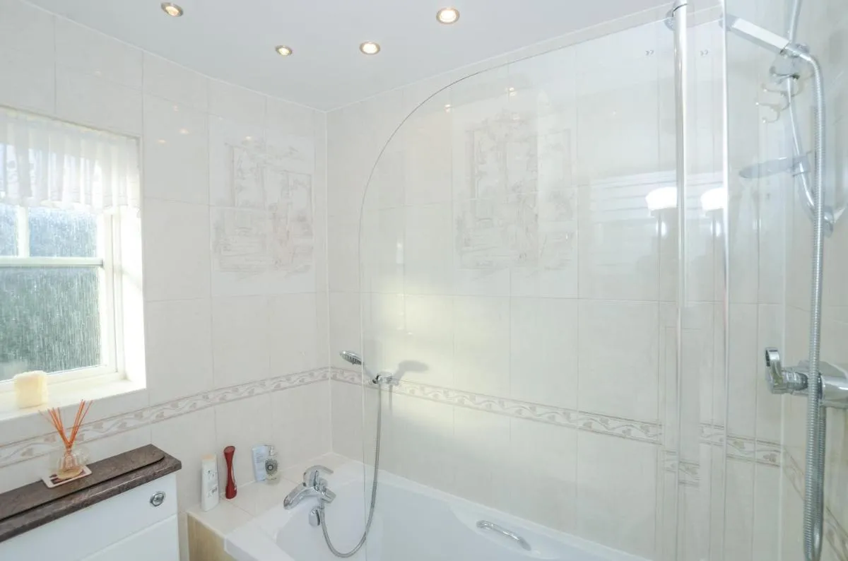 Image 3 of A Riverside Paradise in The City w Garden and Free Parking – A 2 Bed Home in London Sleeps 4!
