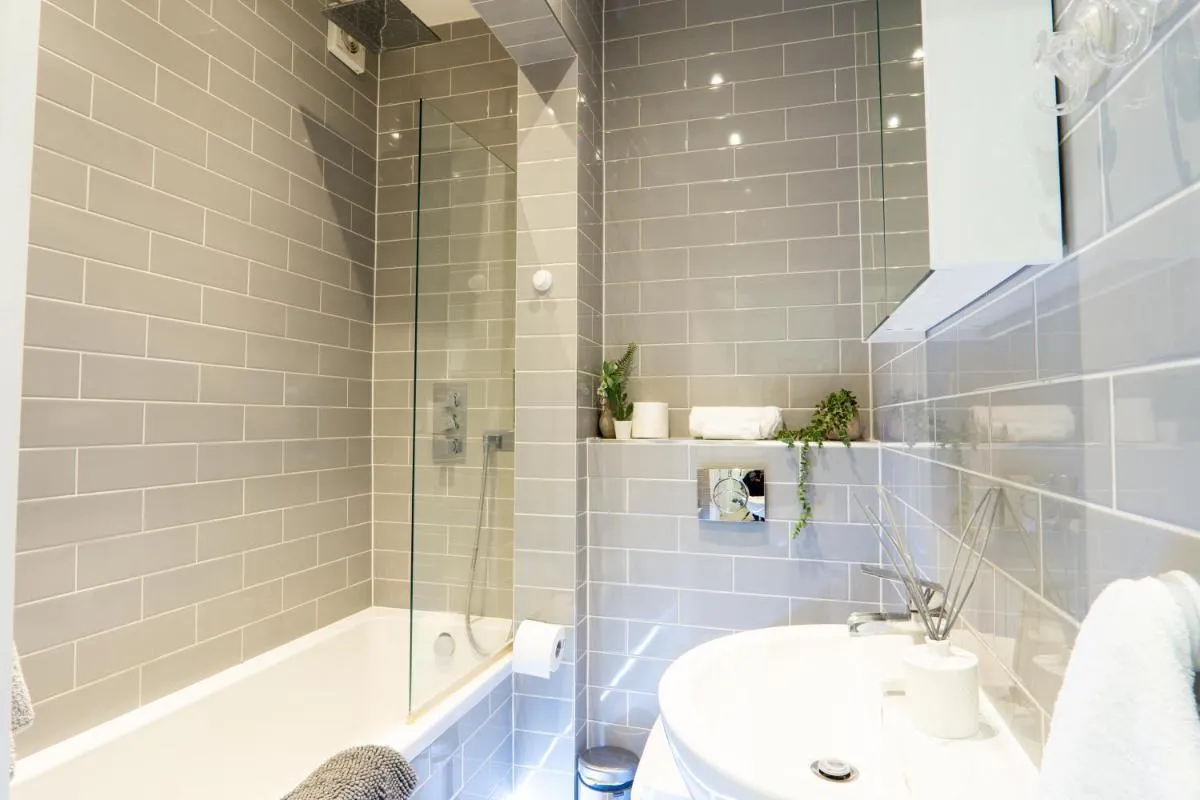 Image 3 of A beautiful Two Bedroom Flat with Garden & Parking