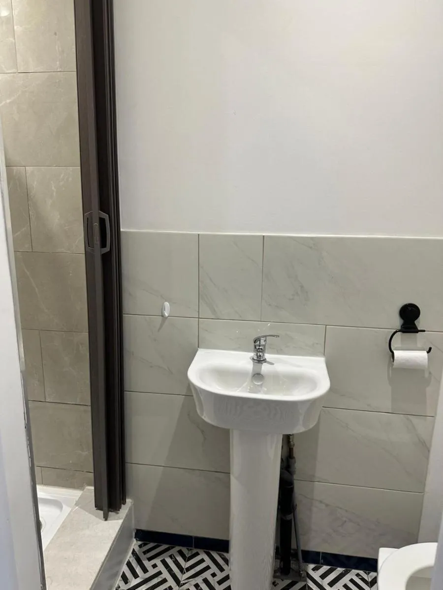 Image 4 of A spacious en-suite room