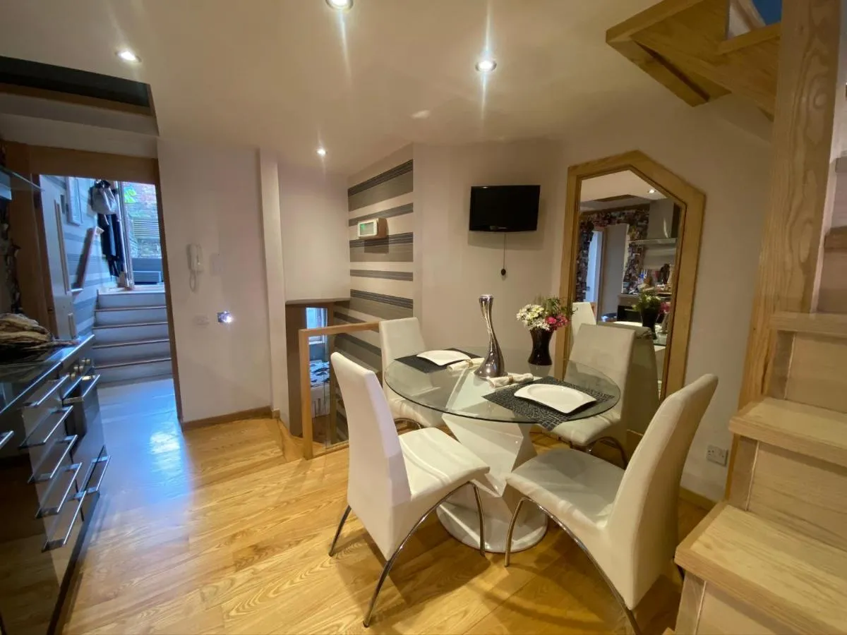 Image 5 of A sun drenched Garden Flat in the heart of Fulham