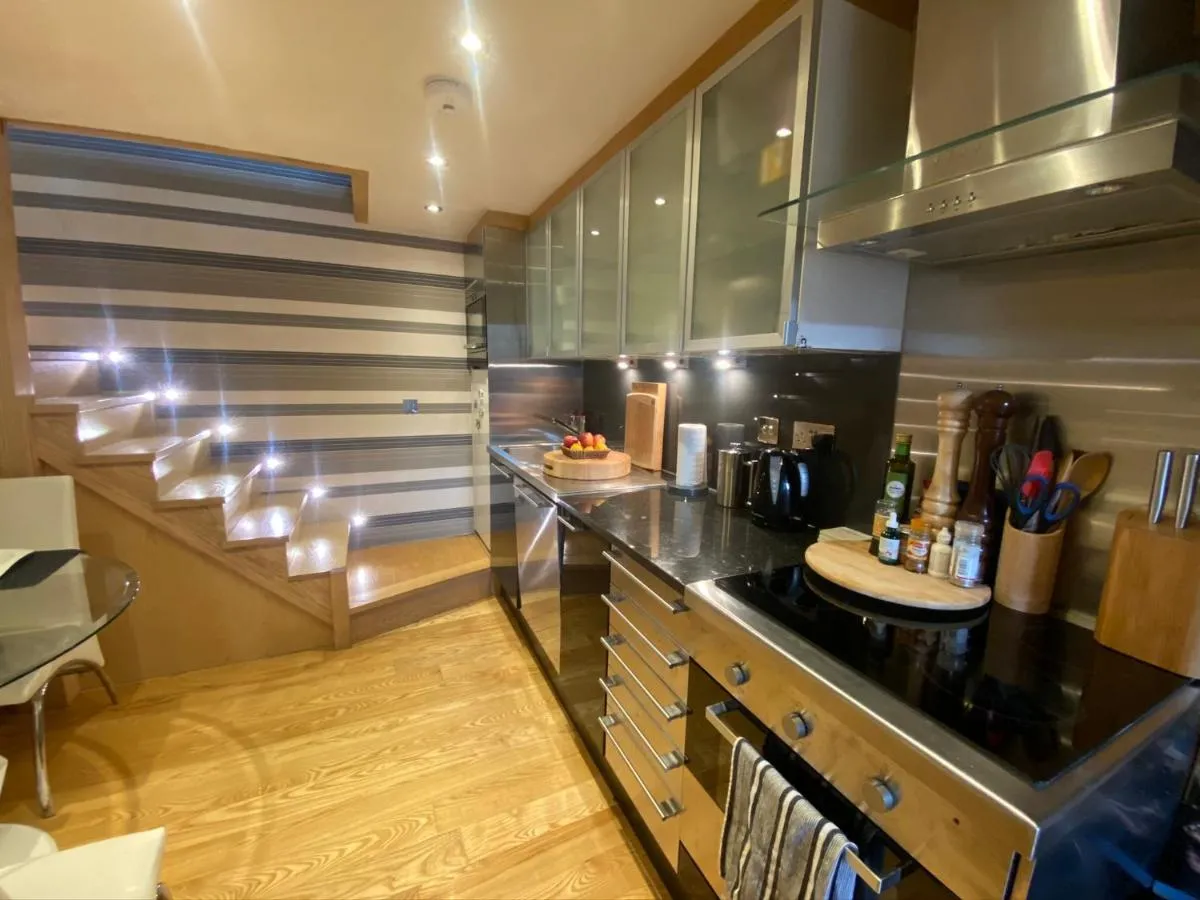 Image 4 of A sun drenched Garden Flat in the heart of Fulham