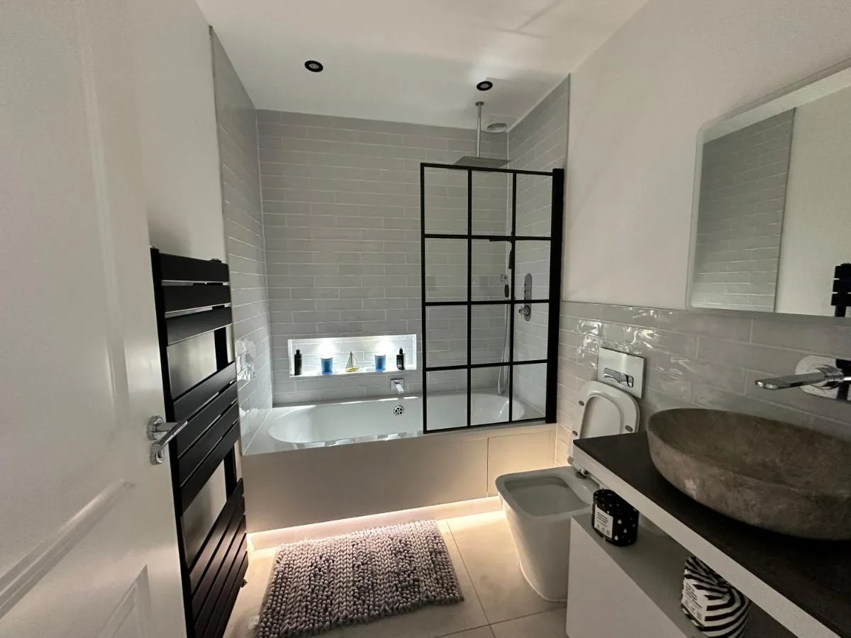 Image 3 of A super luxury large apartment