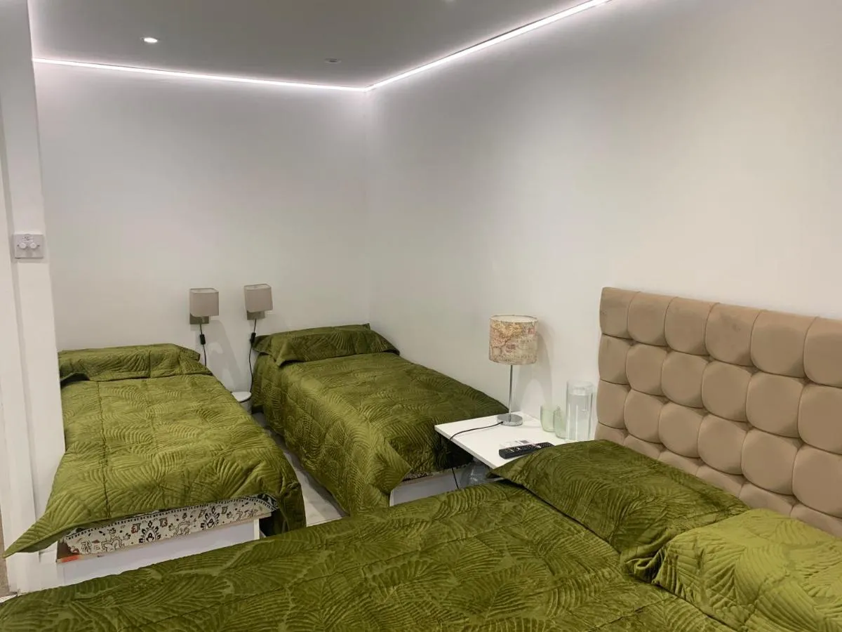 Image 2 of Air Conditioned Modern Double Bed Room with Private Attached Bathroom – FREE Parking – Near London Heathrow Airport & Southall Broadway