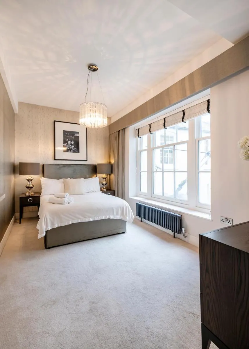 Image 4 of Aircon 2 Bedr, 3 Beds, 2 Bath Covent Garden, Subway