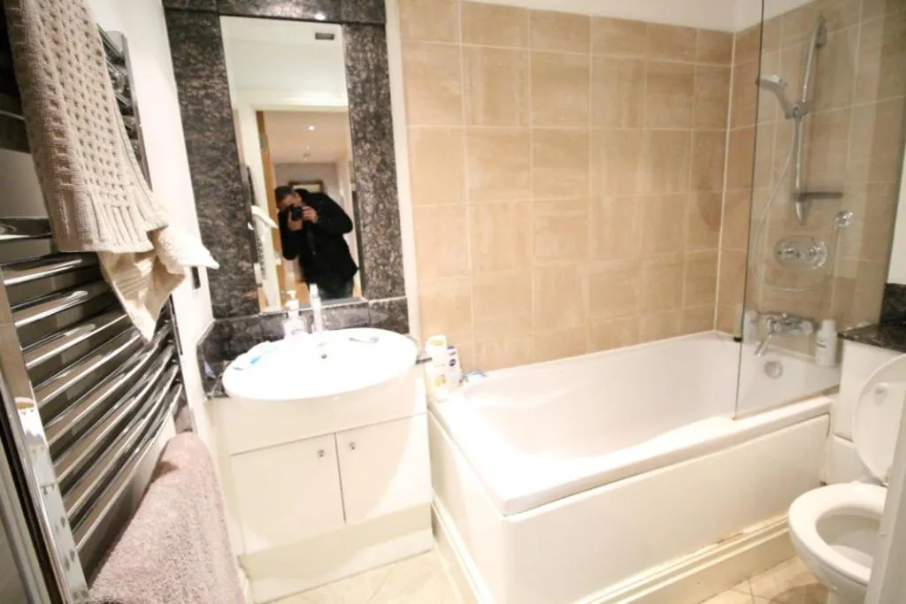 Image 3 of Aircon 2bed Flat in Chelsea outdoor Terrace