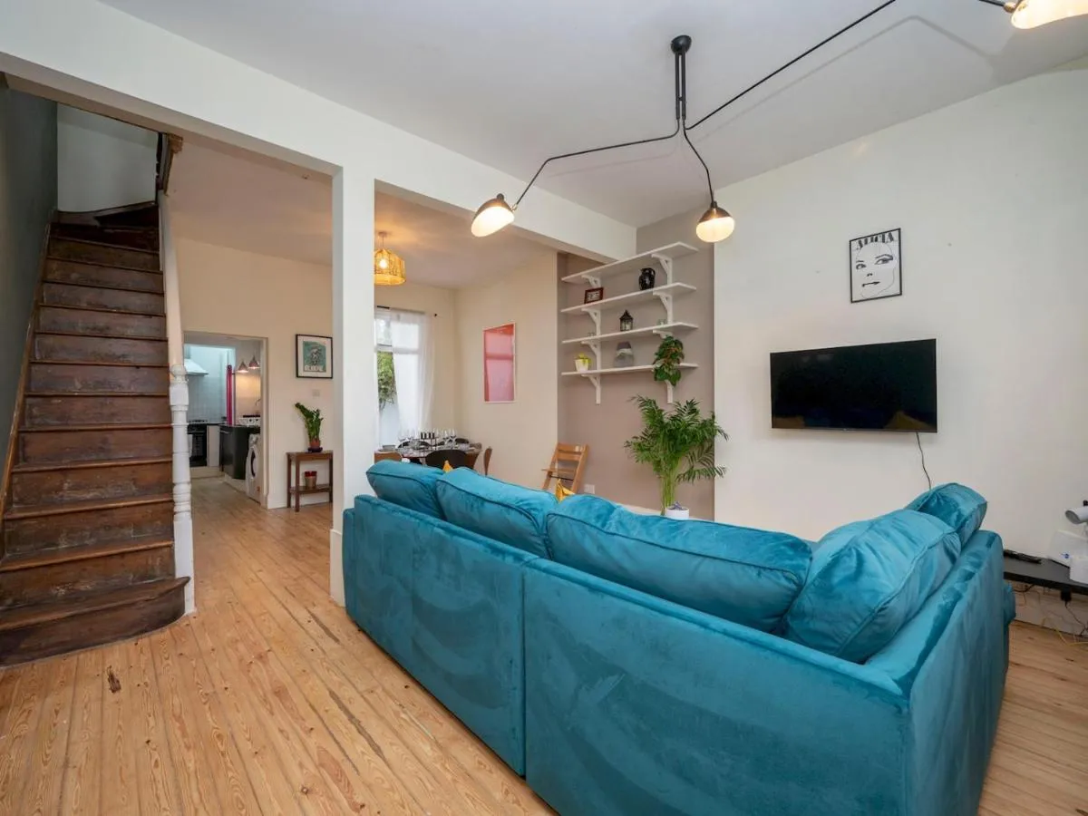 Image 5 of Airy 1850s Coach House with Private Balcony – Pass the Keys