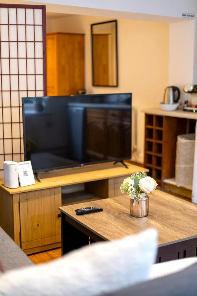 Image 4 of Albert Apt