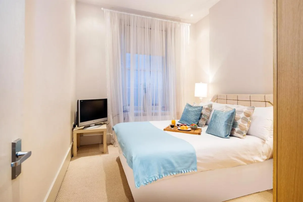 Image 4 of All2Stay South Kensington Apartment