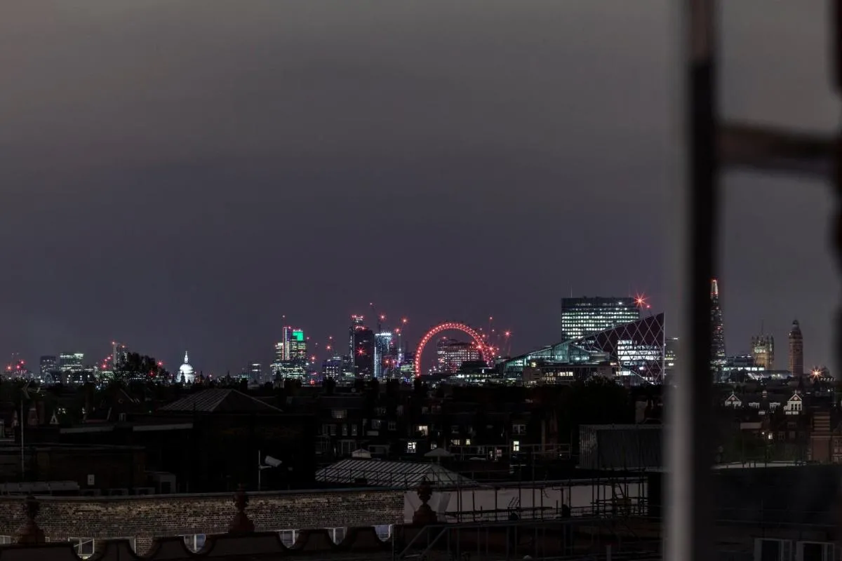 Image 3 of Amanah Properties – Luxury 2 Bed Chelsea Cloisters London Skyline