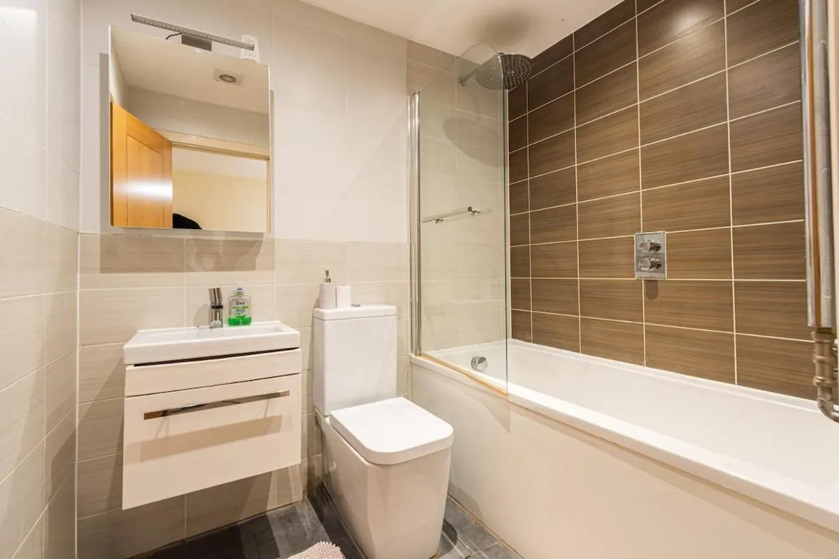Image 3 of Amanah Properties – Shepherd Bush 5 mins from Westfield Shopping Central Sleeps 7