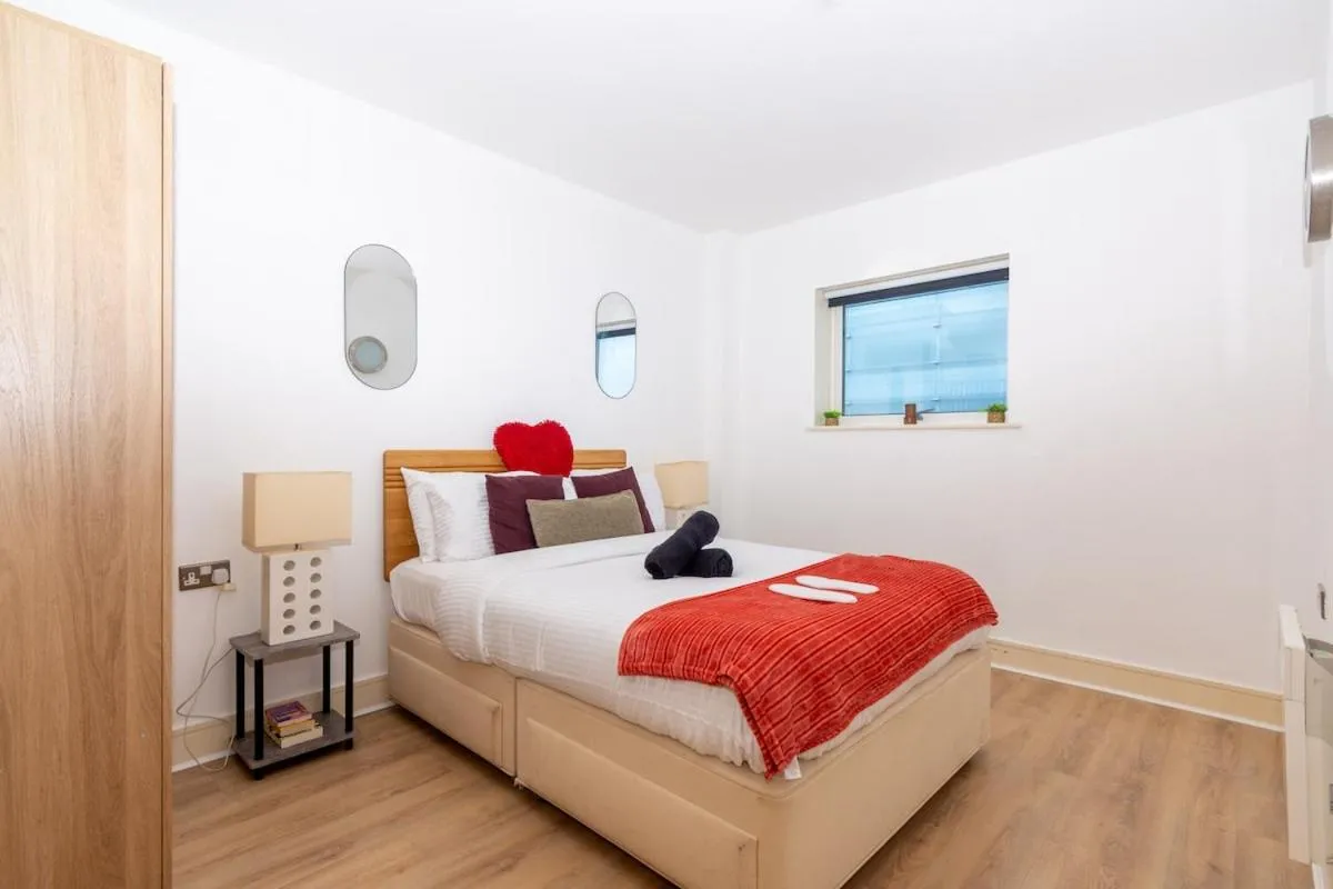Image 5 of Amanah Properties – Skyline Hideaway 3BR City Views London Bridge