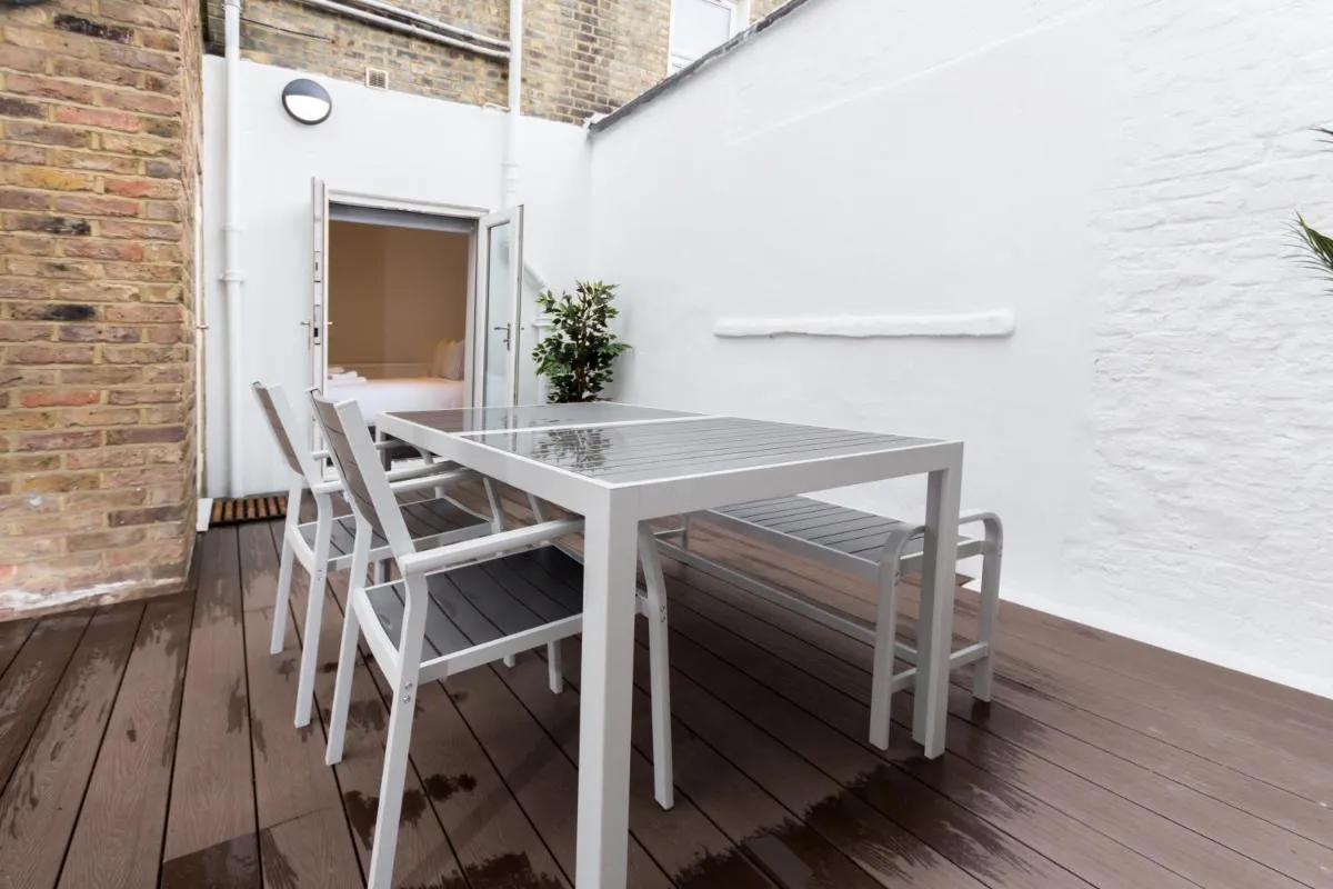 Image 5 of Amazing 1BDR Apt with Private Decked Garden, Fast WIFI