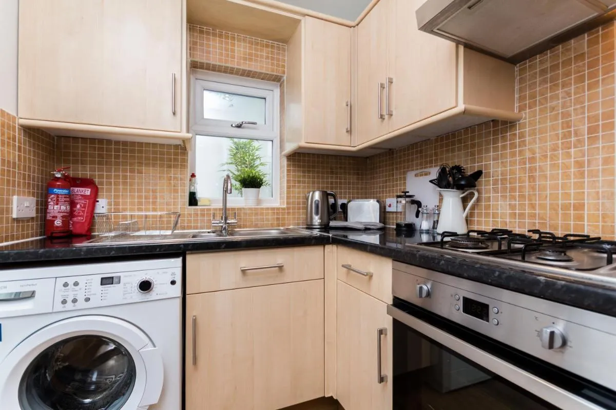 Image 4 of Amazing 1BDR Apt with Private Decked Garden, Fast WIFI