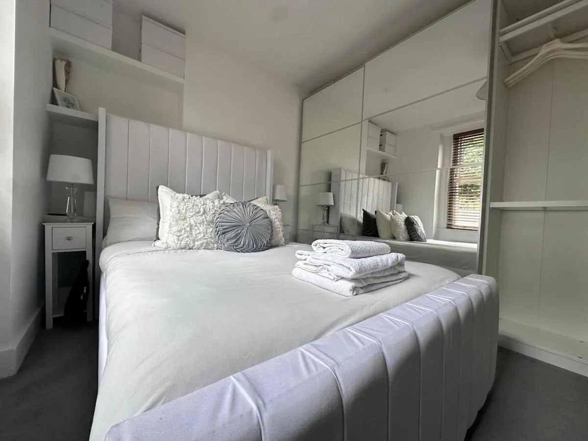 Image 3 of Amazing 1bed Garden Flat