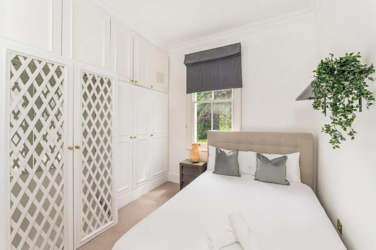 Image 2 of Amazing 2 Bedrooms Oasis, 2 Minutes Walk to Earls Court Station, South Kensington, Chelsea