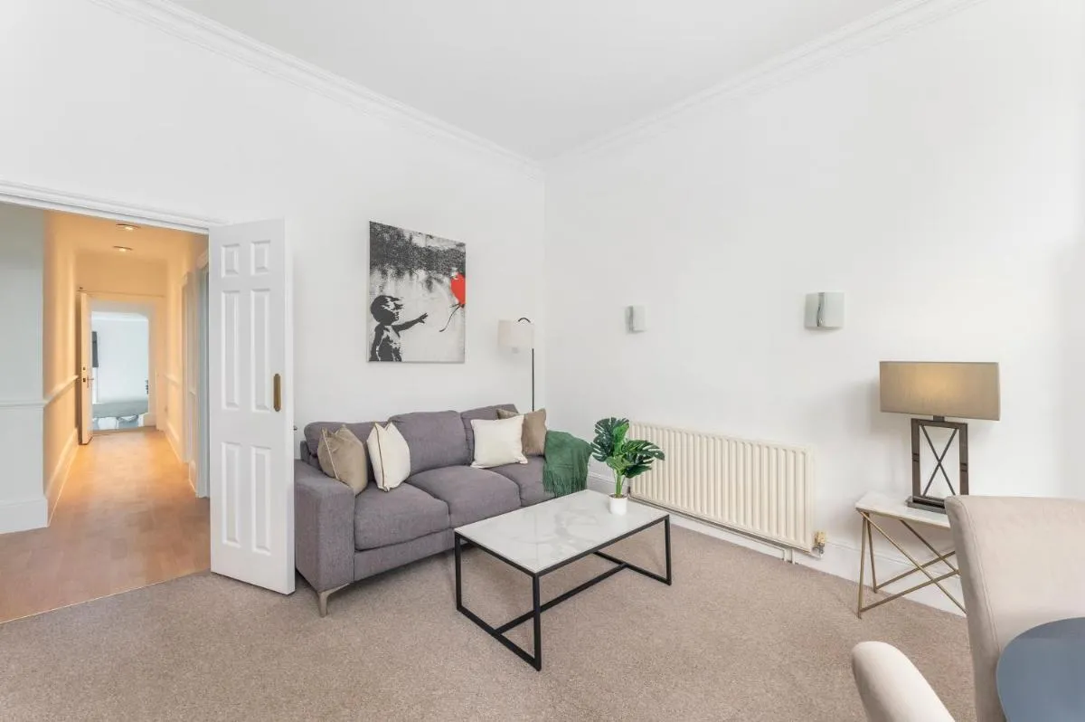 Image 5 of Amazing 2 Bedrooms Oasis, 2 Minutes Walk to Earls Court Station, South Kensington, Chelsea
