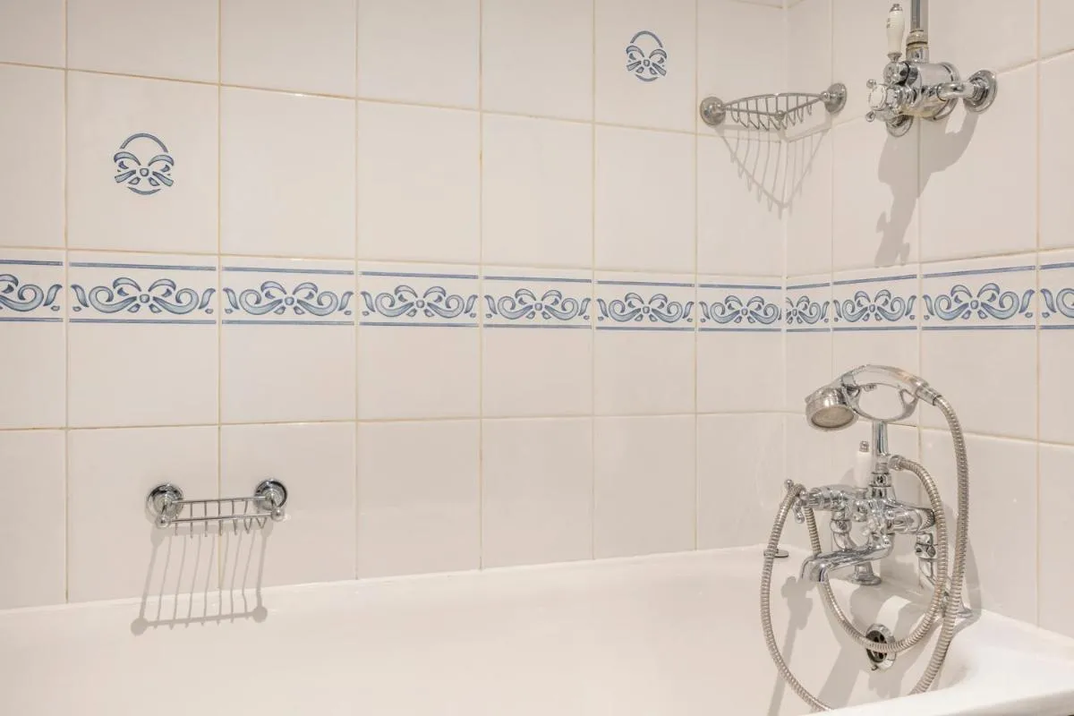 Image 3 of Amazing 2 Bedrooms Oasis, 2 Minutes Walk to Earls Court Station, South Kensington, Chelsea