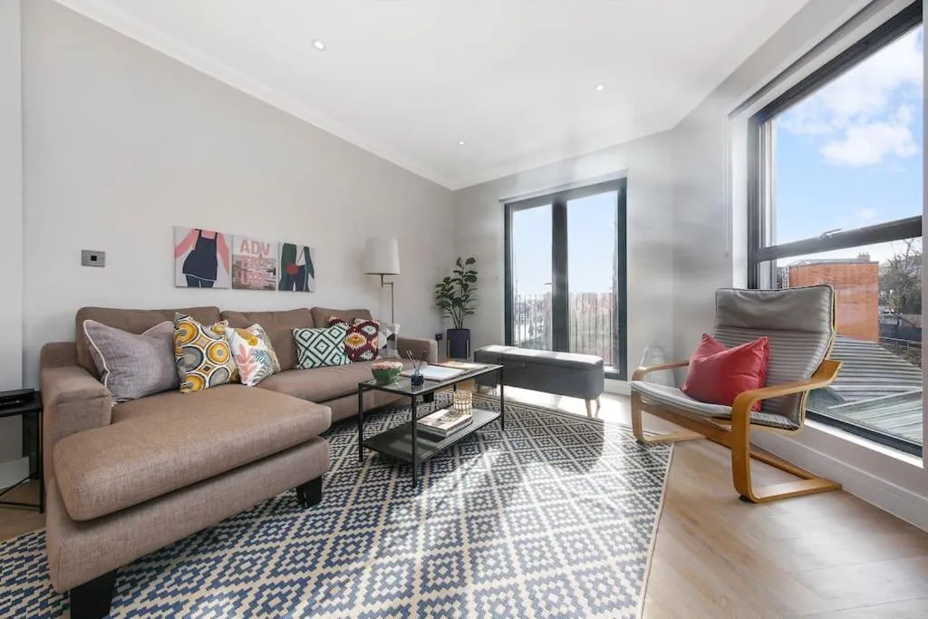 Image 1 of Amazing 2bed flat 10min to Wimbledon tennis courts