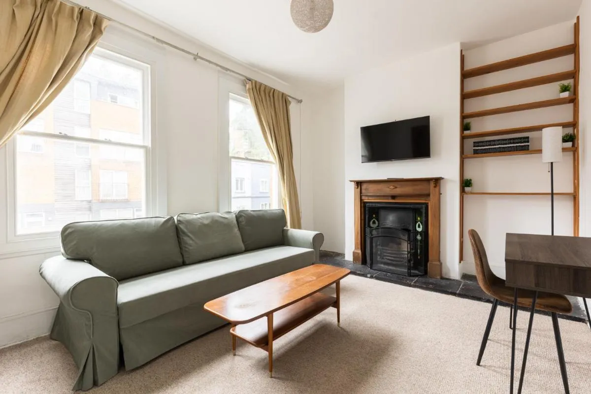 Image 5 of Amazing 3-Floor 2BR Flat 8min Lewisham Stn