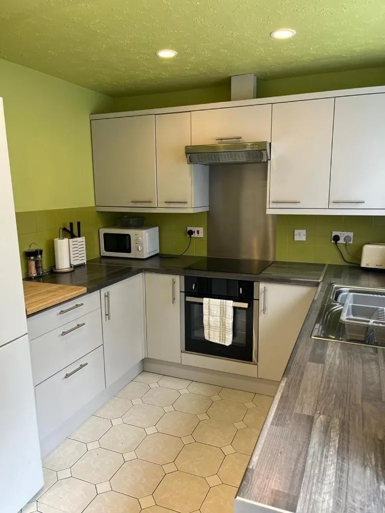 Image 5 of Amazing 3 Bed House in New Cross