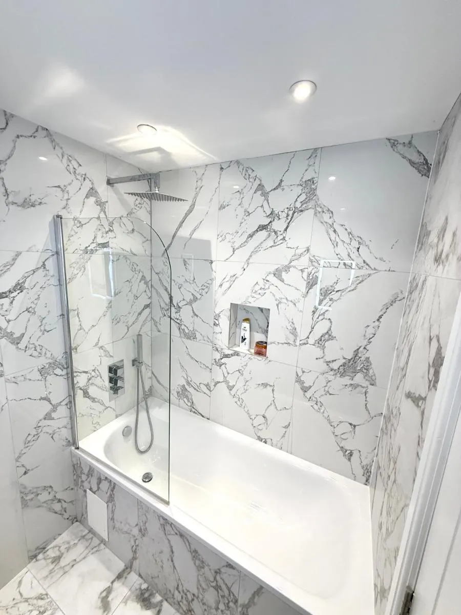 Image 5 of Amazing 3 bedroom flat with Garden