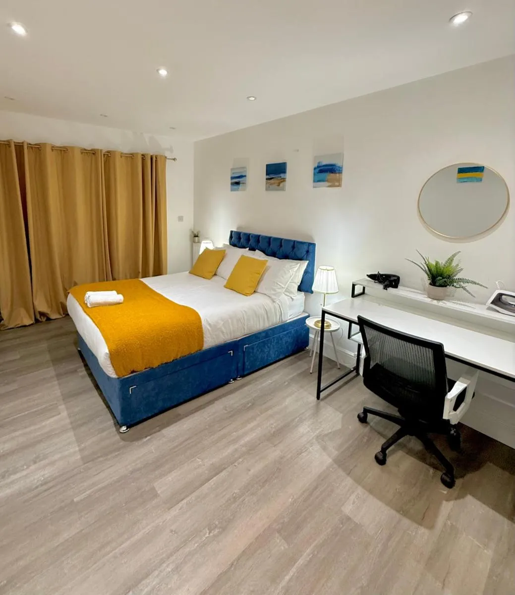Image 3 of Amazing 3 bedroom flat with Garden