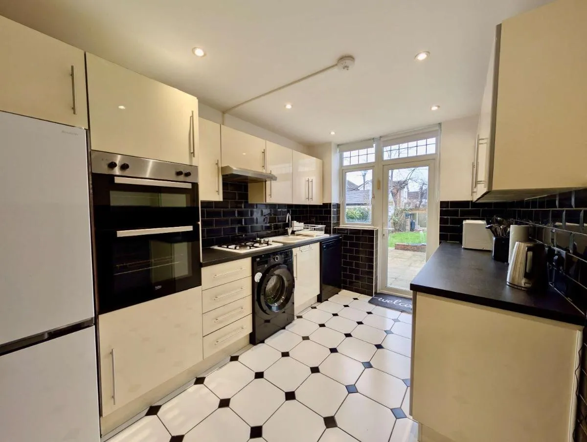 Image 4 of Amazing House With Free Parking