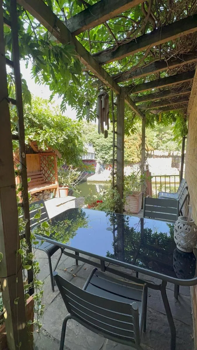 Image 4 of Amazing Location – City of London- 2 Bedroom Stunning Canal View House With Private Garden,Parking & Balcony