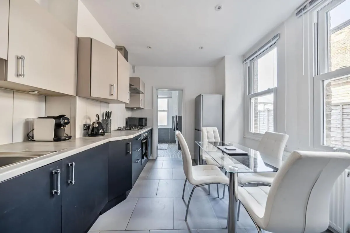Image 4 of Amazing One Bed Flat Wimbledon