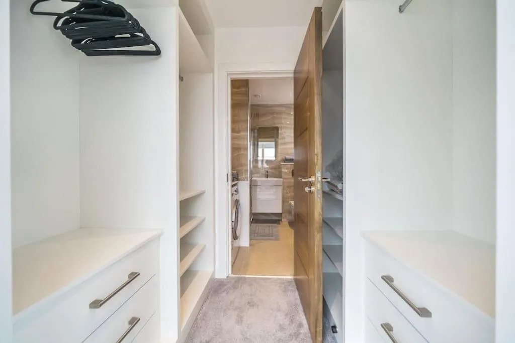 Image 4 of Amazing One bedroom Penthouse in Wimbledon